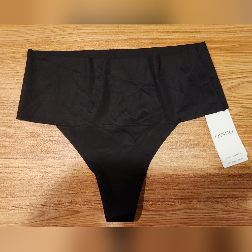 Oysho Black Medium High-Waisted Bottom
